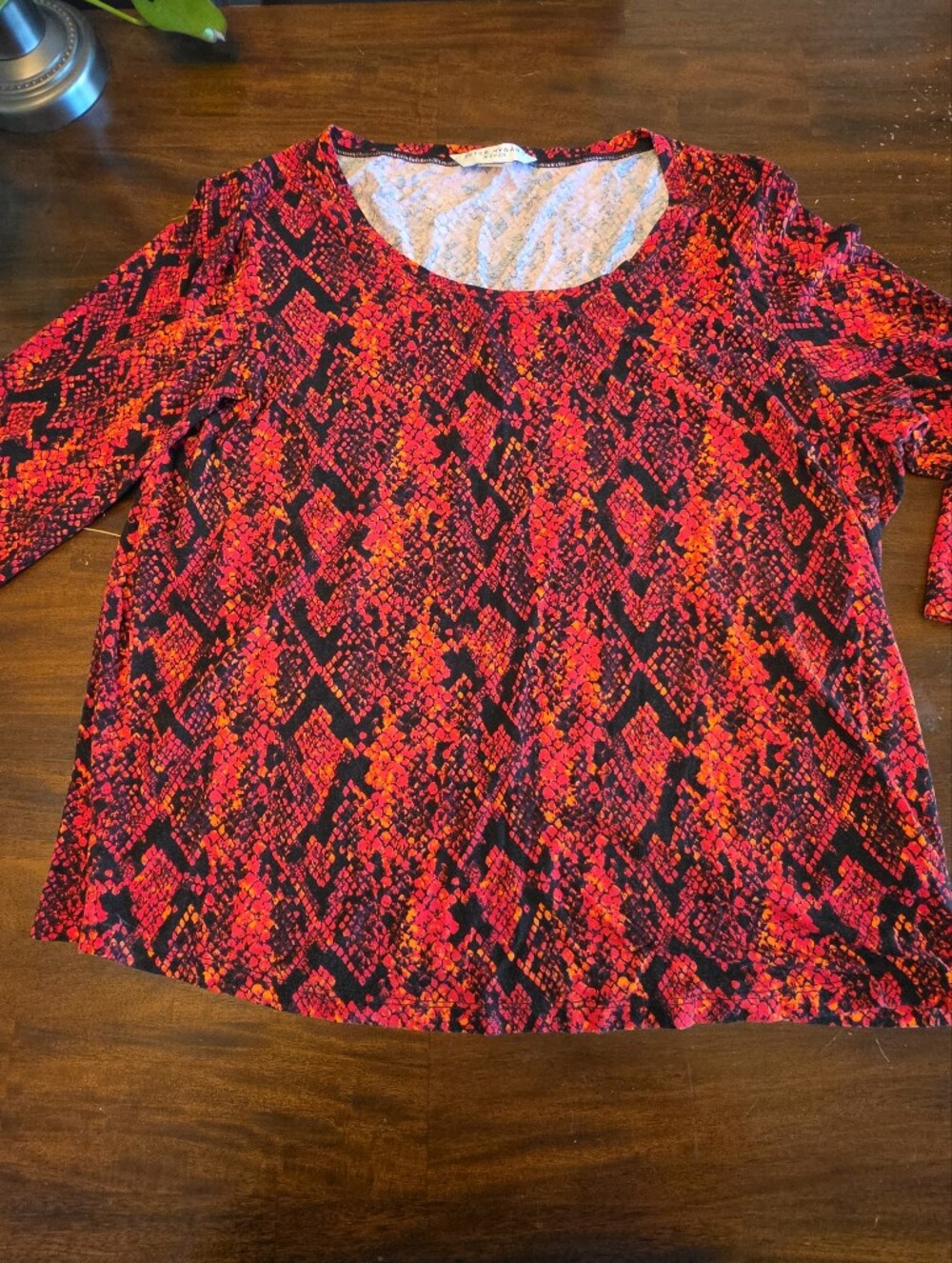 Peter Nygard Red & Black Snakeskin Print 3/4 Sleeve Top - Size 1X